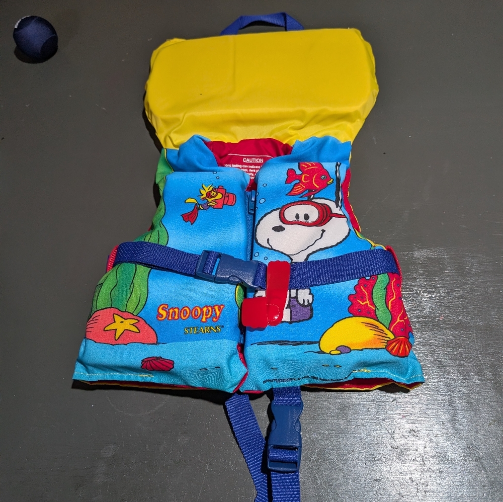 Snoopy Kids Life Jacket Vest - Stearns - Child Size Small 20-25inch Chest NWOT